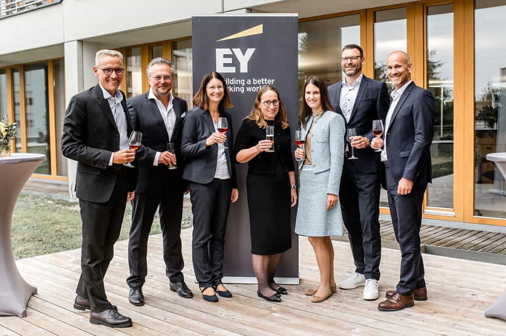 v.l.n.r. Johannes Volpini, Günter Neudorfer, Ingrid Rattinger, Johanna Hobelsberger, Kathrin Speigner, Gunther Reimoser, Stefan Uher (alle EY) © EY/Birgit Schulz