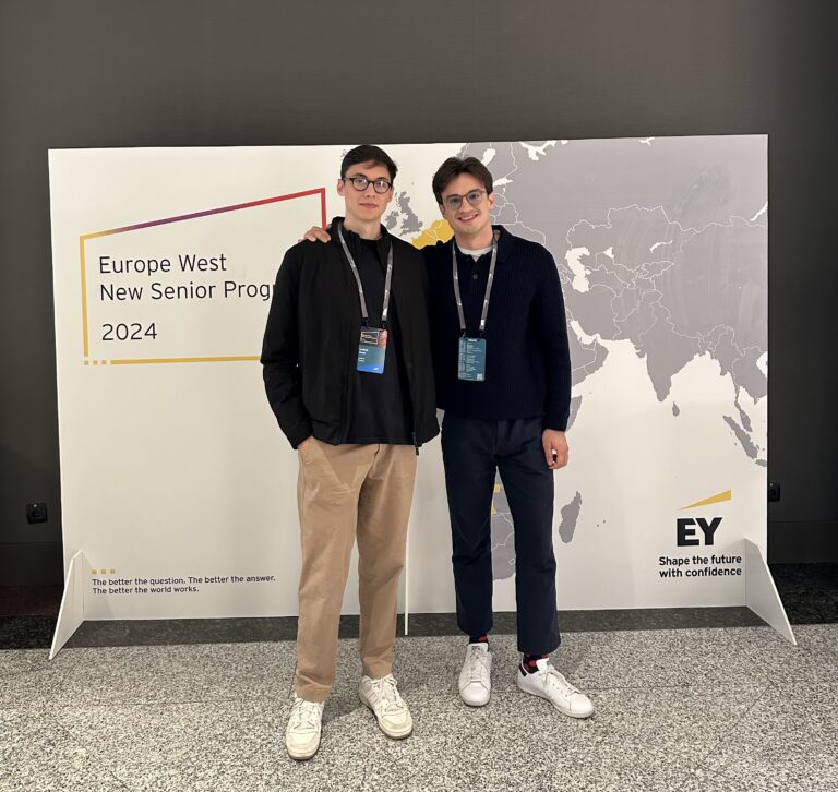 Europe West New Senior Program 2024 in Madrid - EY Law Austria: Rechtsanwaltsanwärter Lukas Wandl (Öffentliches Recht) und Rechtsanwaltsanwärter Paul Kness (M&A und Corporate Law)